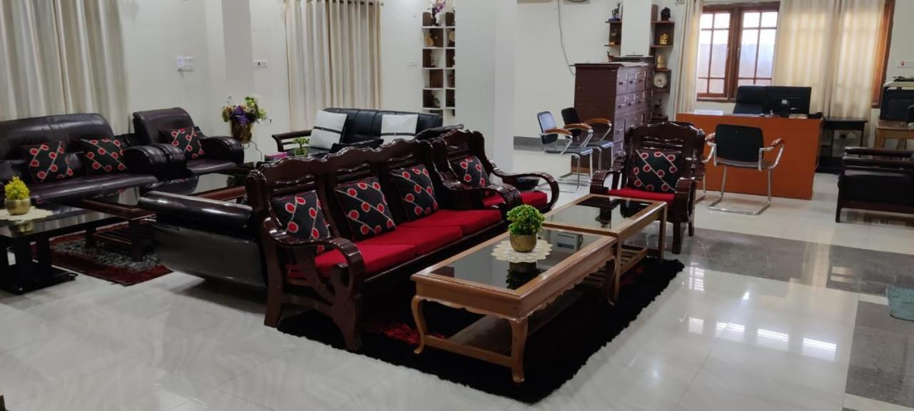 Iranyai Homestay Imphal Kültér fotó