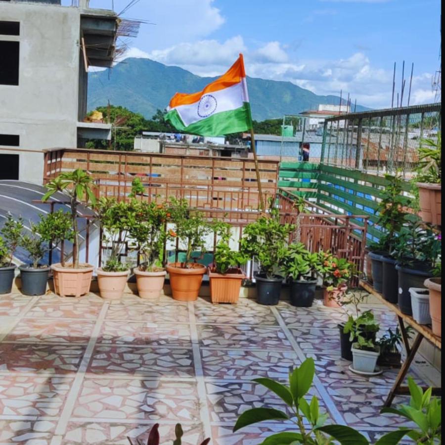 Iranyai Homestay Imphal Kültér fotó